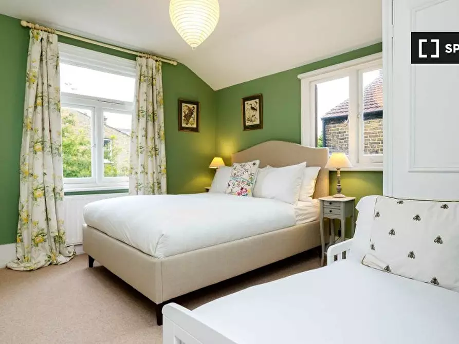 Immagine 11 di Appartamento in affitto  in Second floor flat a Hammersmith