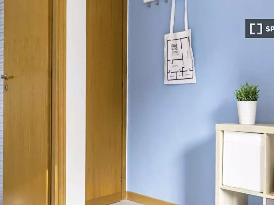 Immagine 2 di Camera condivisa in affitto  in Via Fiume delle Perle a Roma