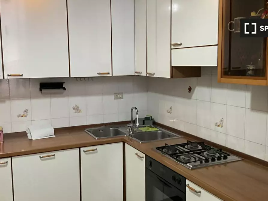 Immagine 11 di Camera condivisa in affitto  in Via Carminiello Al Mercato a Napoli