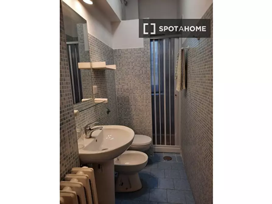 Immagine 2 di Camera condivisa in affitto  in Via Gaeta a Roma