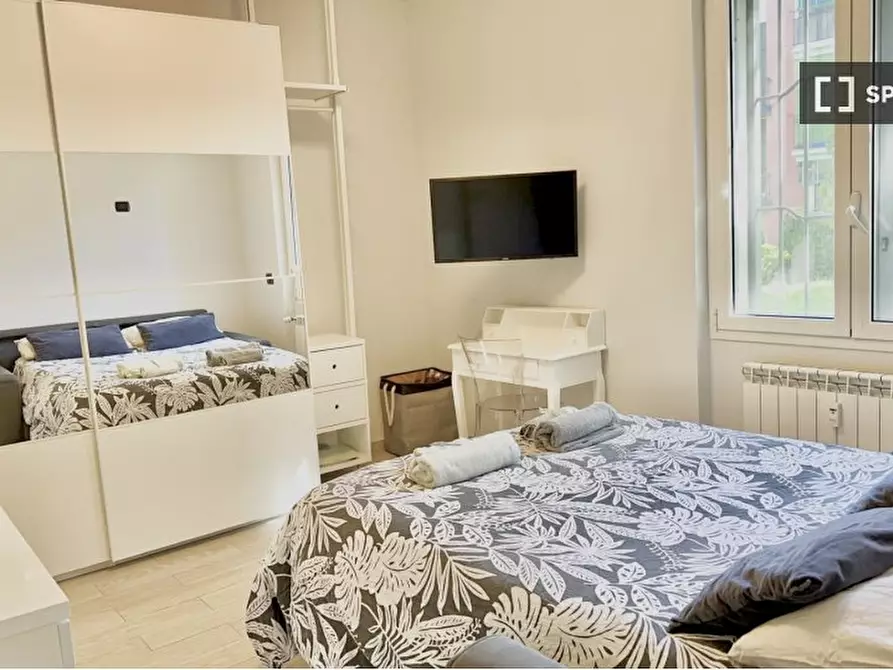 Immagine 2 di Camera condivisa in affitto  in Via Salemi a Milano