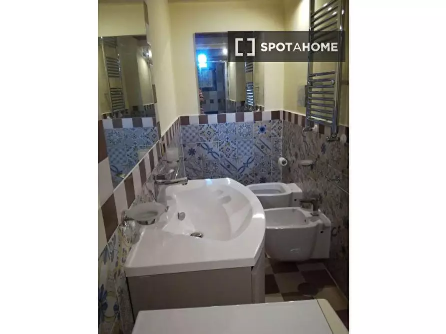 Immagine 12 di Camera condivisa in affitto  in Via Santa Maria delle Grazie a Loreto a Napoli