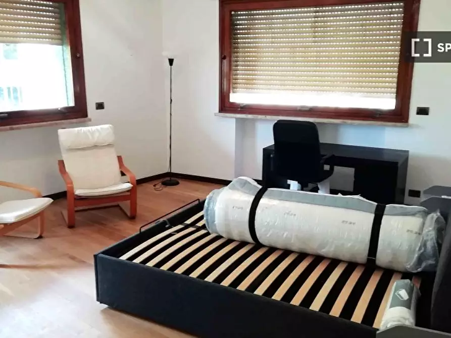 Immagine 2 di Camera condivisa in affitto  in Via Guidubaldo del Monte a Roma