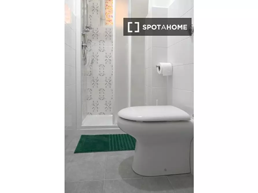 Immagine 9 di Camera condivisa in affitto  in Vico Campane a Donnalbina n. a Napoli