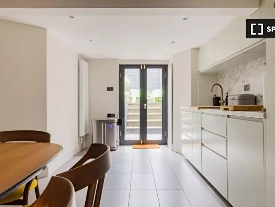 Immagine 6 di Appartamento in affitto  in Islington Park St a Islington