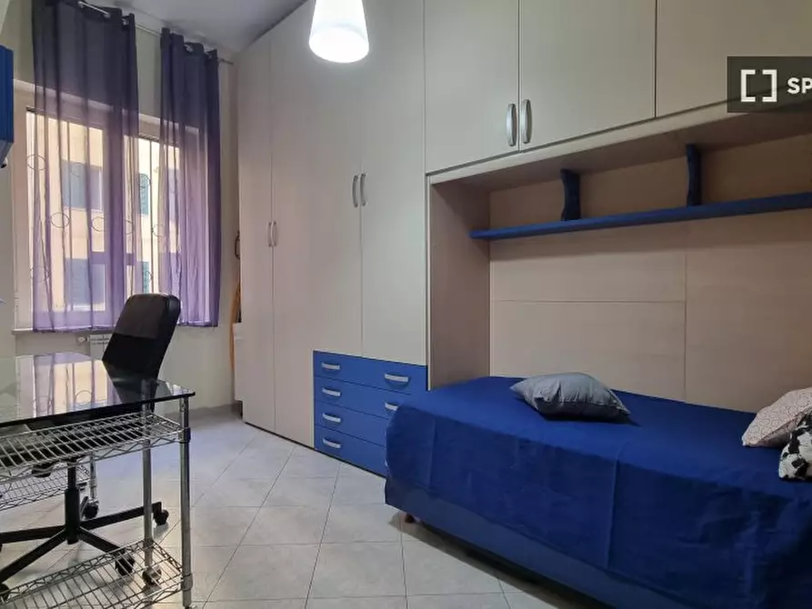 Immagine 1 di Camera condivisa in affitto  in Via Pompeo Magno n. a Casandrino