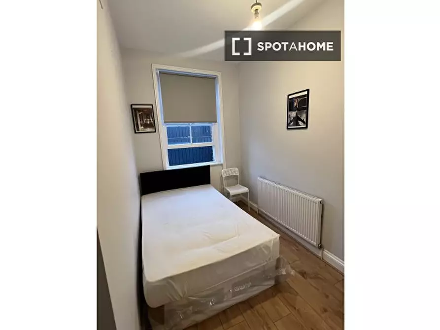 Immagine 5 di Camera condivisa in affitto  in Mile End Road a Poplar