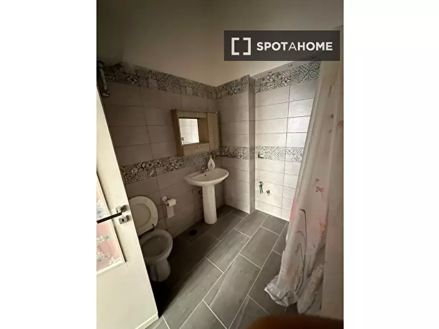 Immagine 7 di Camera condivisa in affitto  in V. Salvator Rosa a Napoli