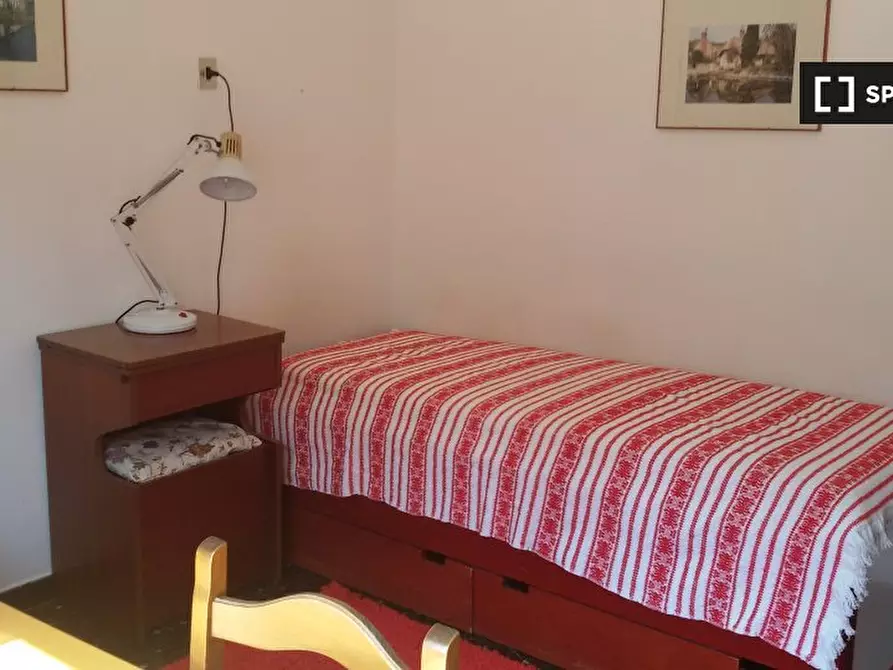 Immagine 13 di Camera condivisa in affitto  in Via Achille Neri a Genova