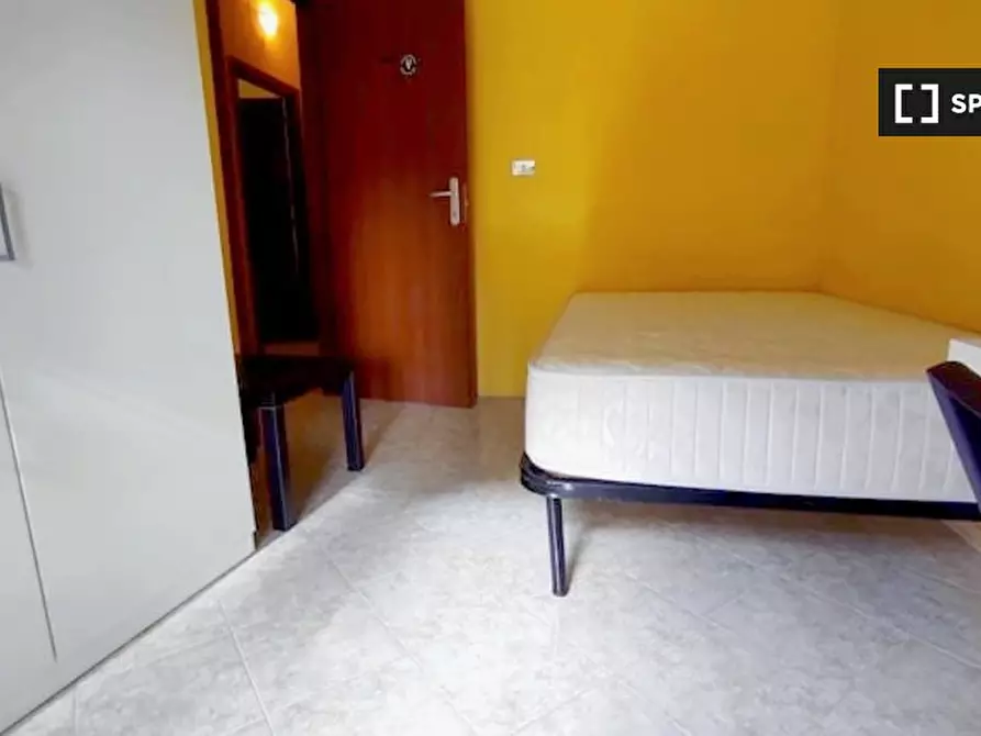 Immagine 2 di Camera condivisa in affitto  in Via Giulio Aristide Sartorio, 00147 Roma RM, Italy a Roma