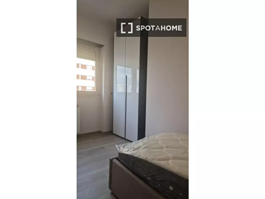 Immagine 9 di Camera condivisa in affitto  in Via Pietro Ceccato a Roma