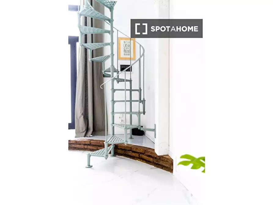 Immagine 10 di Appartamento in affitto  in Via di S. Giovanni in Laterano a Roma