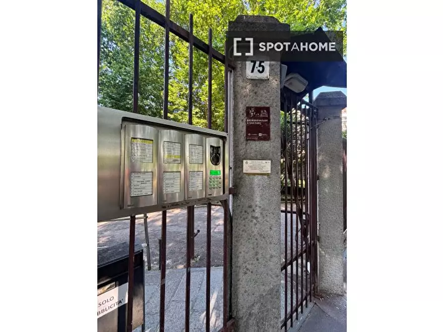 Immagine 13 di Camera condivisa in affitto  in Via Alfonso Capecelatro a Milano