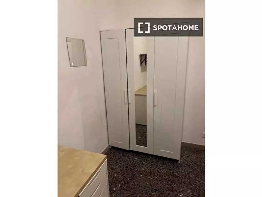 Immagine 16 di Camera condivisa in affitto  in Viale Corsica a Firenze