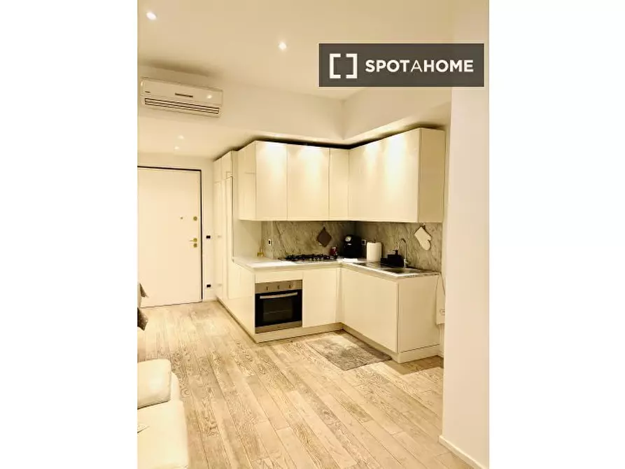 Immagine 1 di Ufficio in affitto  in Via S. Vincenzo a Genova