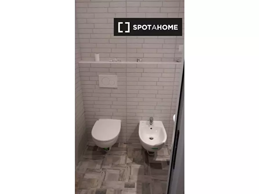 Immagine 10 di Ufficio in affitto  in Via Pasubio a Bologna