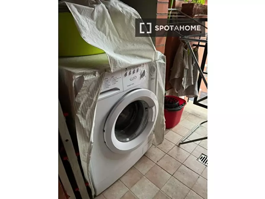 Immagine 15 di Camera condivisa in affitto  in Via Paolo Rosi a Roma