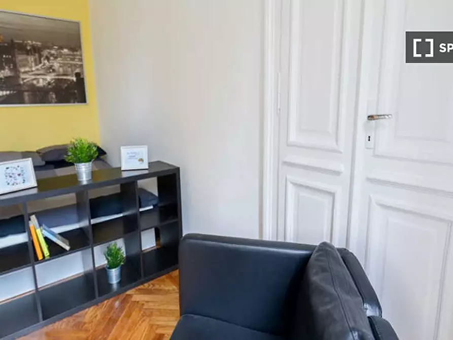 Immagine 4 di Camera condivisa in affitto  in Via San Secondo a Torino