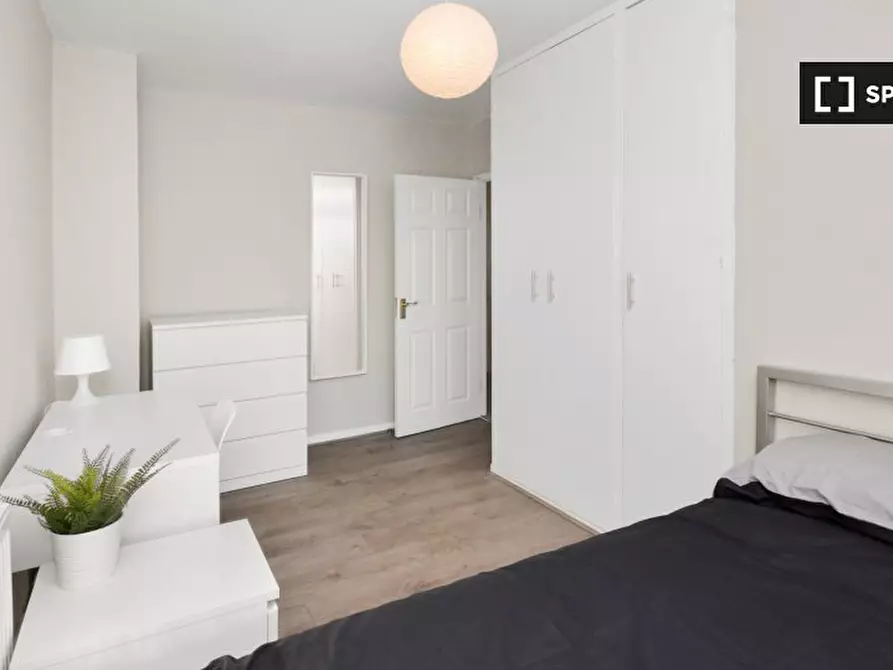 Immagine 12 di Camera condivisa in affitto  in Candy St a Poplar