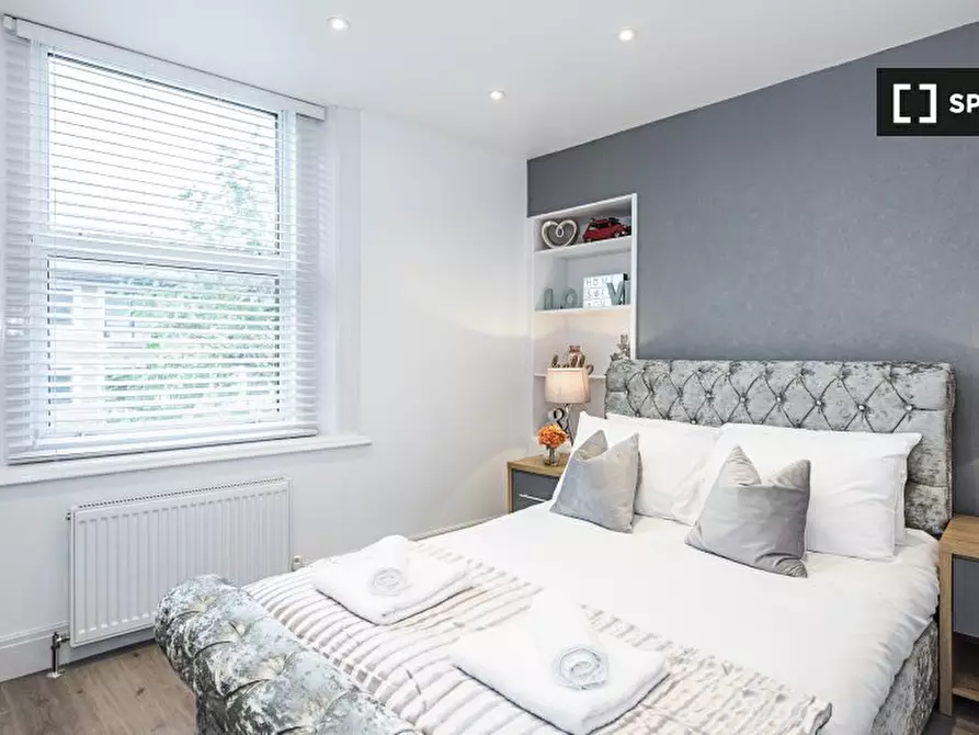 Immagine 11 di Appartamento in affitto  in Kilburn High Rd a Camden Town