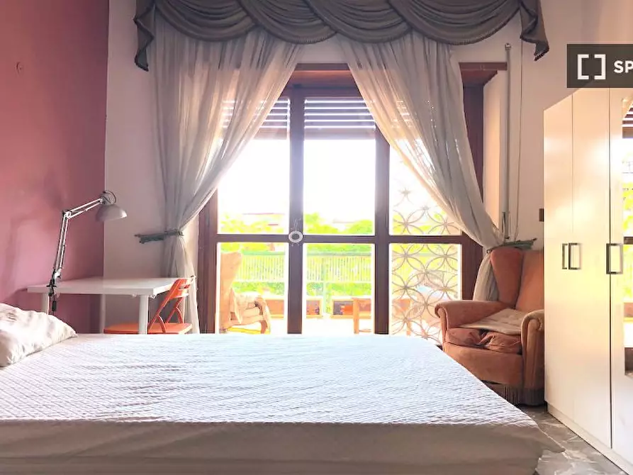 Immagine 1 di Camera condivisa in affitto  in Viale Leonardo da Vinci, 00145 Roma RM, Italy a Roma