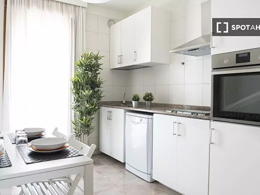 Immagine 3 di Camera condivisa in affitto  in Via Francesco Primatriccio a Milano