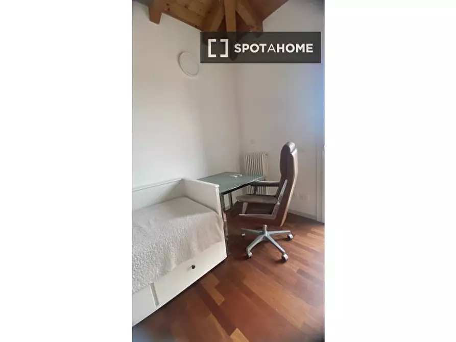 Immagine 7 di Camera condivisa in affitto  in Via Chioggia a Padova