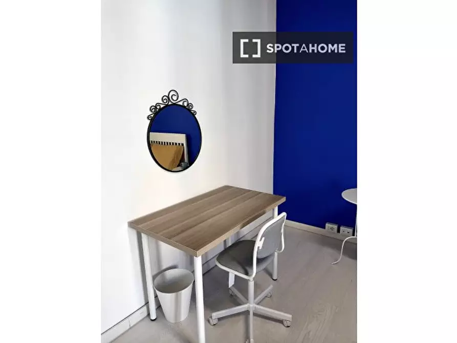 Immagine 3 di Camera condivisa in affitto  in Via Varese a Roma
