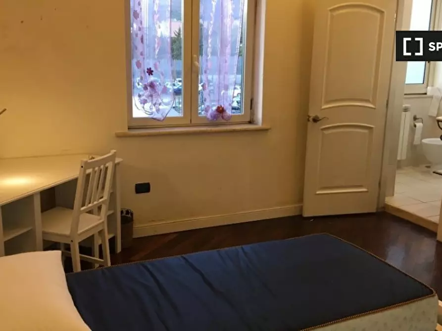 Immagine 5 di Camera condivisa in affitto  in Via Mario Gigante a Napoli