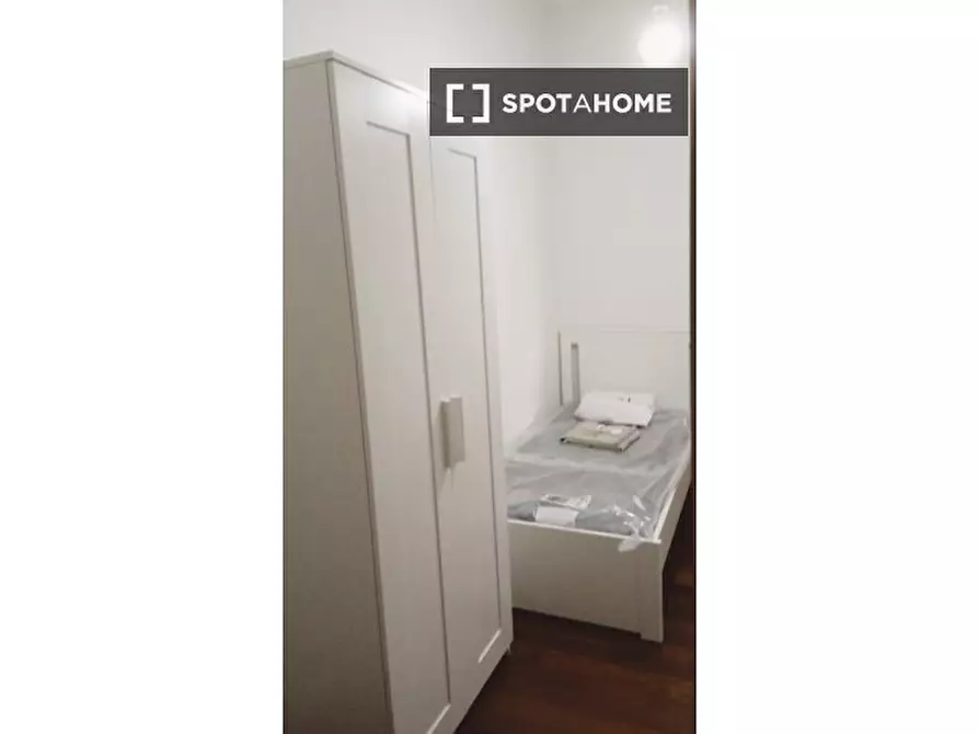 Immagine 3 di Camera condivisa in affitto  in Via Giovanni Brugnoli a Bologna