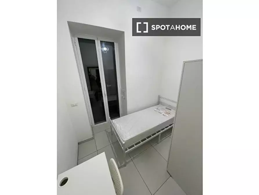 Immagine 7 di Camera condivisa in affitto  in Vico Vetriera Vecchia a Napoli