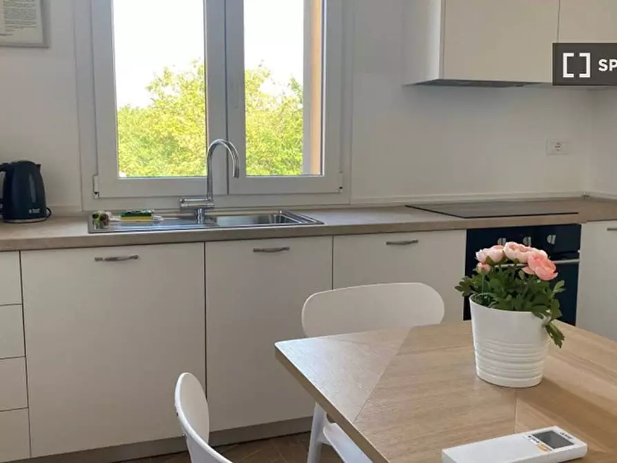 Immagine 3 di Appartamento in affitto  in Via Giuseppe Massarenti a Bologna