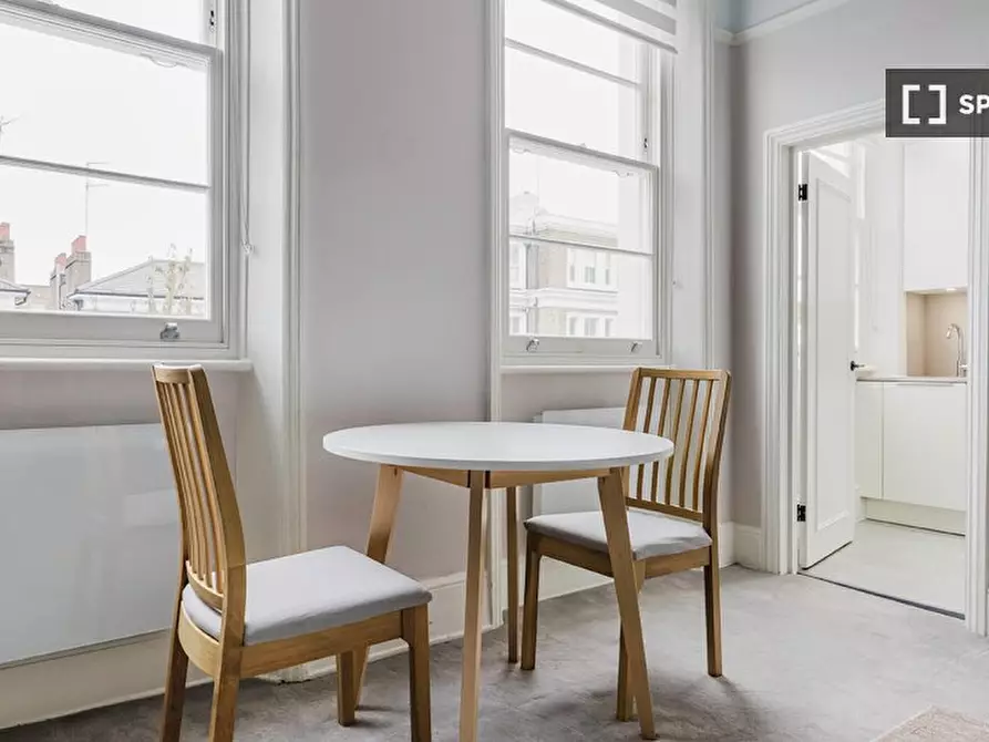 Immagine 8 di Appartamento in affitto  in Elgin Cres a Kensington
