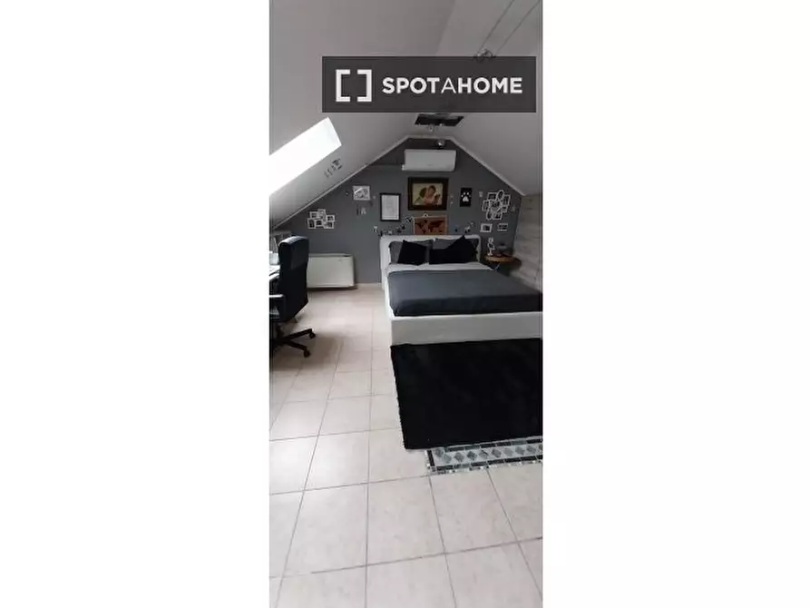 Immagine 2 di Camera condivisa in affitto  in Via Donato Bramante a Buccinasco