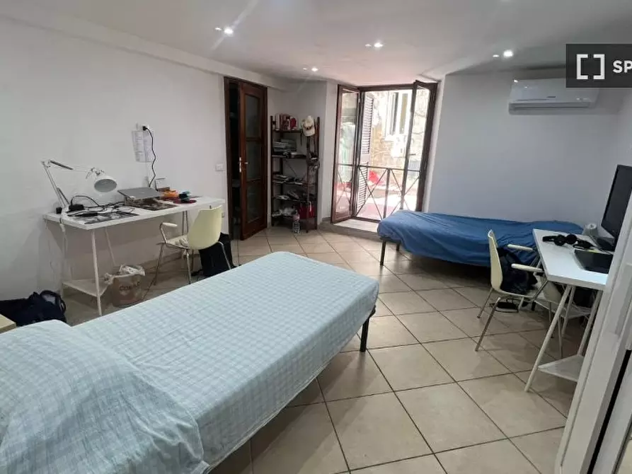 Immagine 5 di Camera condivisa in affitto  in Vico Canalone a Fontana dei Serpi a Napoli