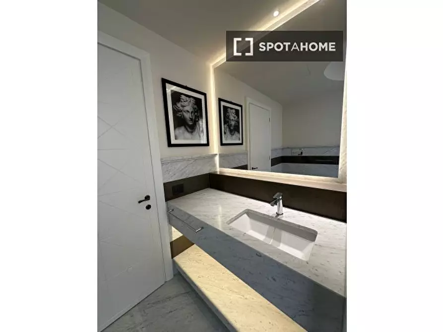 Immagine 8 di Ufficio in affitto  in Via dei Brunelleschi a Firenze