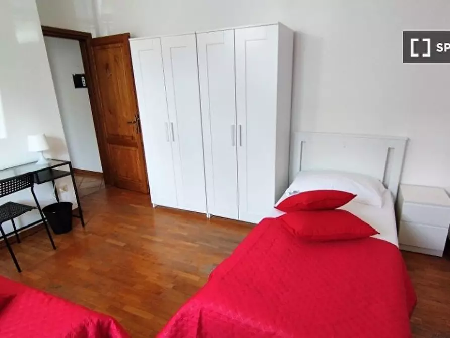 Immagine 2 di Camera condivisa in affitto  in Via Francesco Calzolari a Firenze