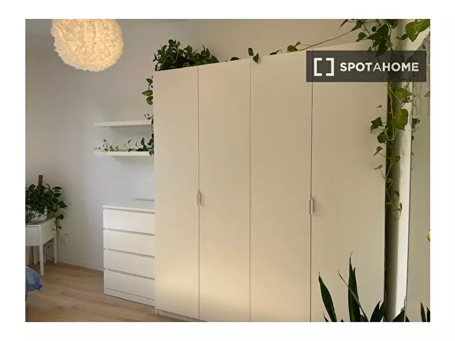 Immagine 3 di Camera condivisa in affitto  in Viale Carlo Espinasse a Milano