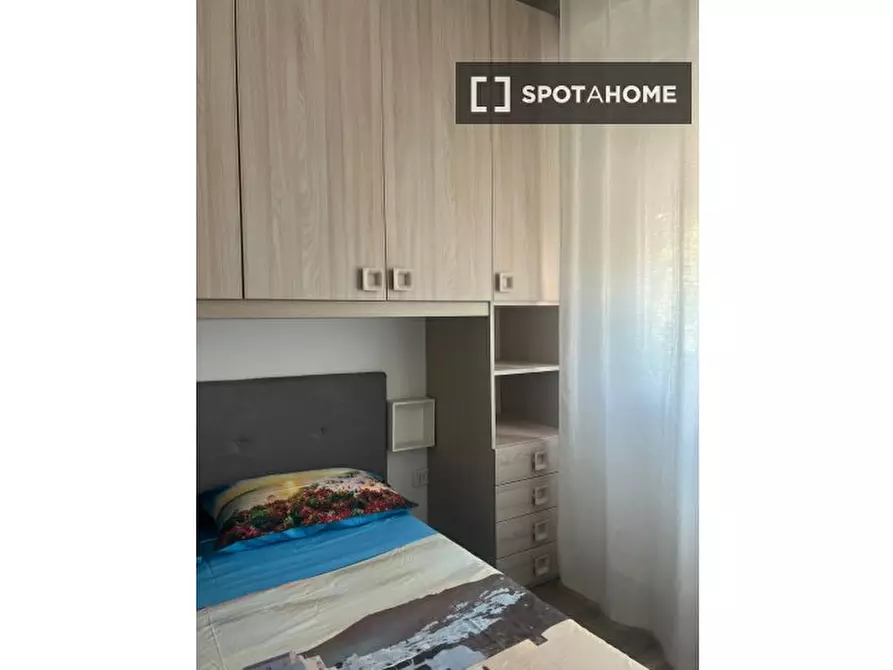 Immagine 18 di Camera condivisa in affitto  in Via dei Salici a Milano