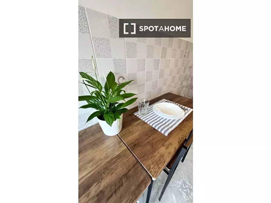 Immagine 13 di Camera condivisa in affitto  in Via del Pigneto a Roma