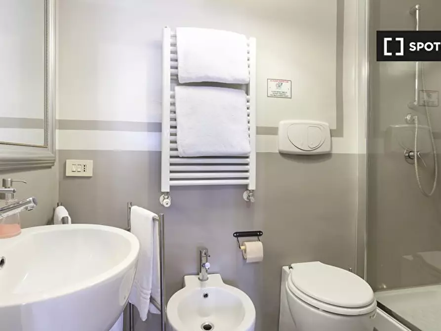 Immagine 6 di Appartamento in affitto  in Via del Monte della Farina a Roma