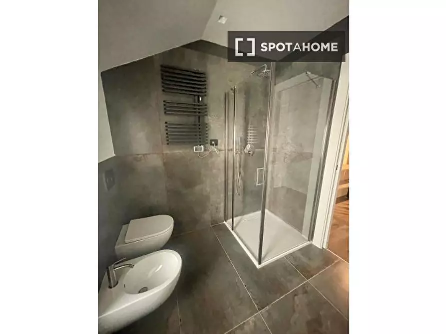 Immagine 3 di Camera condivisa in affitto  in Via S. Luca a Genova