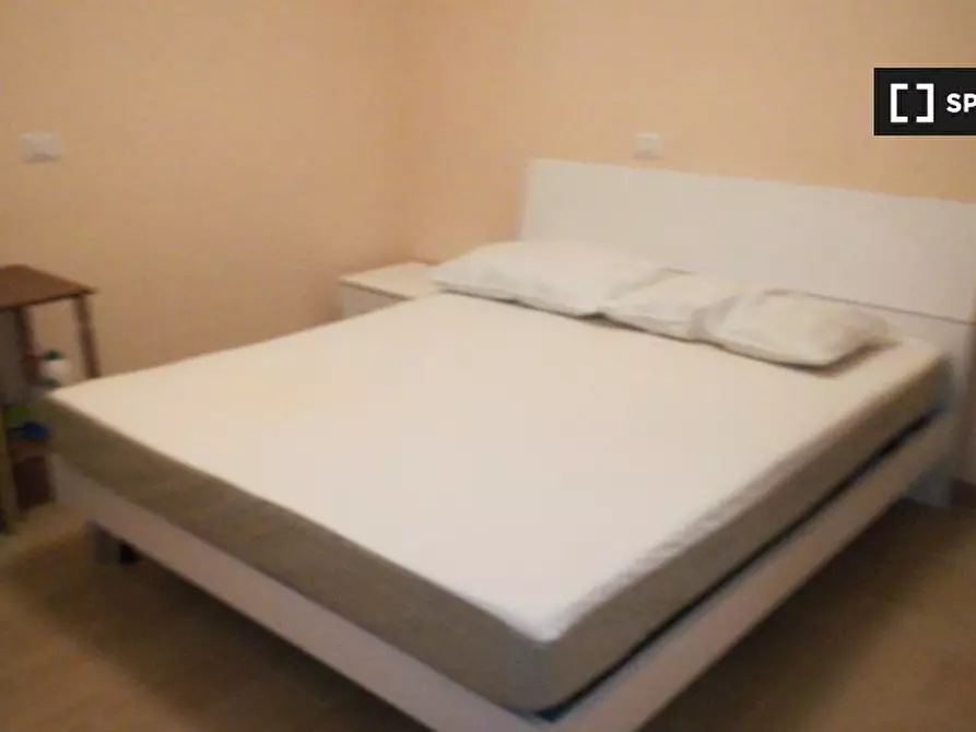 Immagine 1 di Camera condivisa in affitto  in Viale di Tor Marancia a Roma