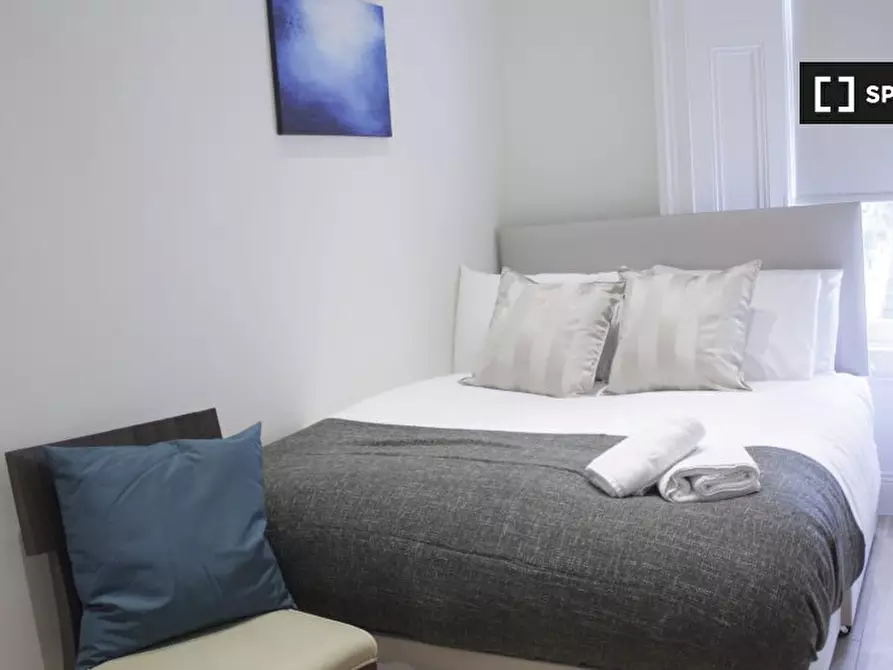 Immagine 10 di Appartamento in affitto  in Ladbroke Grove a Kensington