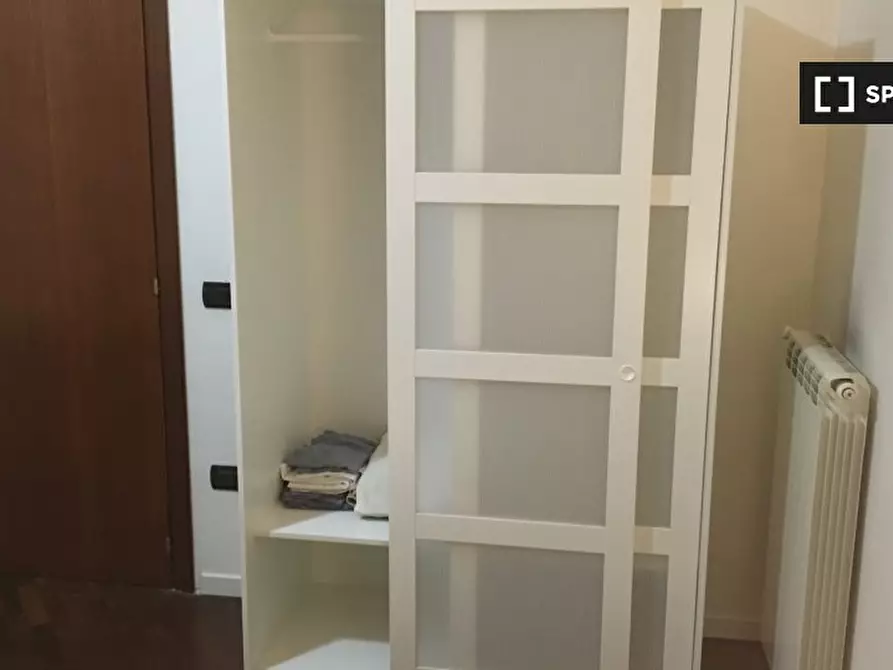 Immagine 3 di Camera condivisa in affitto  in Via Mario Gigante a Napoli