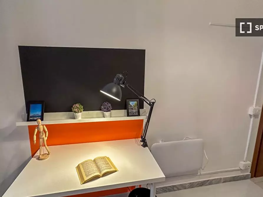 Immagine 5 di Camera condivisa in affitto  in Vico Sedil Capuano a Napoli