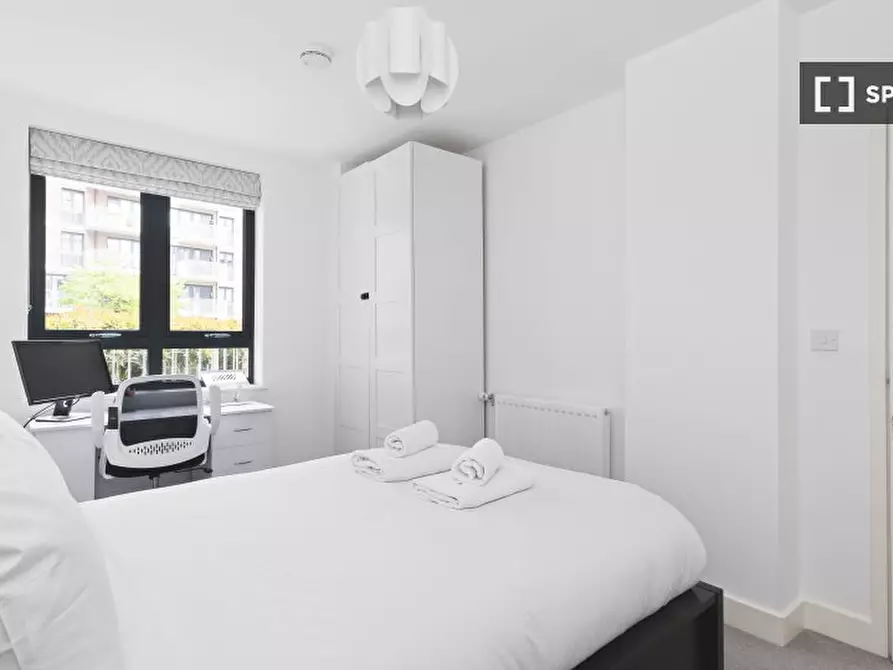 Immagine 17 di Appartamento in affitto  in Lakeside Dr a Brent