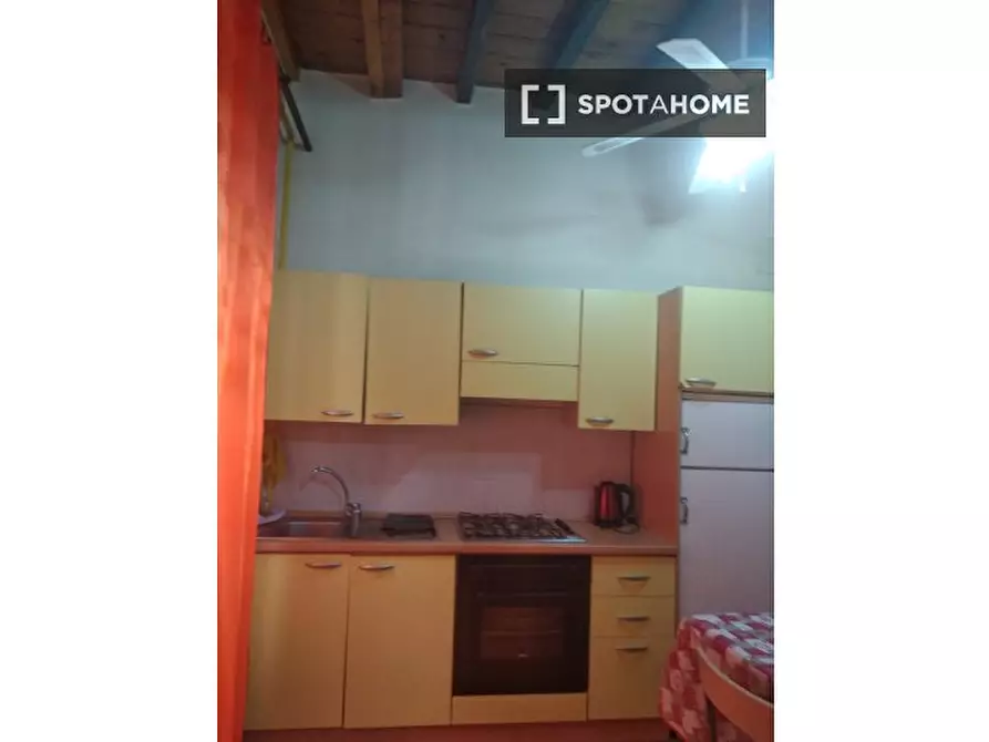 Immagine 4 di Camera condivisa in affitto  in Via dell'Olmata a Roma