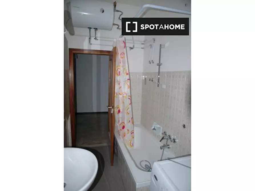 Immagine 5 di Camera condivisa in affitto  in Via Savena Antico a Bologna