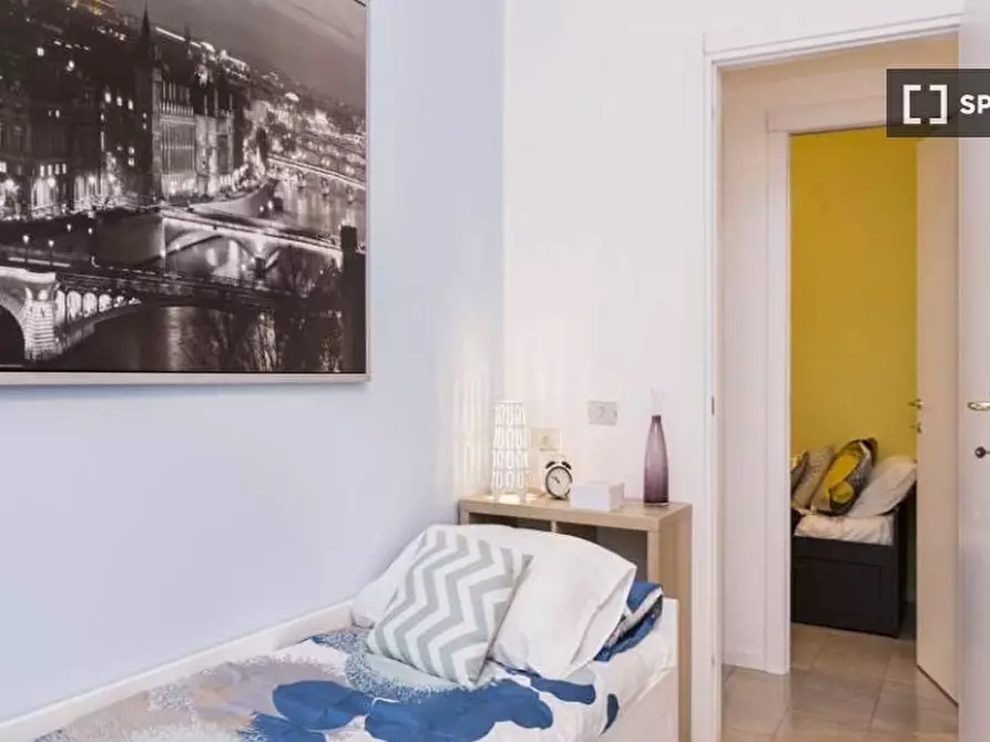 Immagine 1 di Camera condivisa in affitto  in Viale Monte Santo a Milano